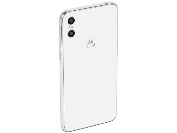 Smartphone Motorola Moto One:
Procesador Snapdragon 625 Octa Core (2.0 GHz),
Memoria RAM de 4GB, Almacenamiento de 64GB
(expandible con micro SD),
Pantalla de 5.9