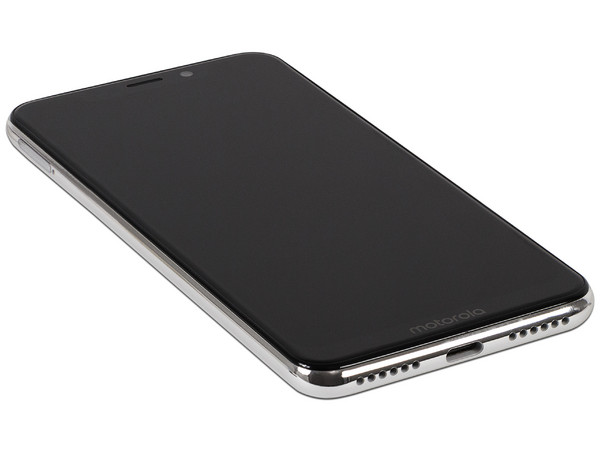 Smartphone Motorola Moto One:
Procesador Snapdragon 625 Octa Core (2.0 GHz),
Memoria RAM de 4GB, Almacenamiento de 64GB
(expandible con micro SD),
Pantalla de 5.9