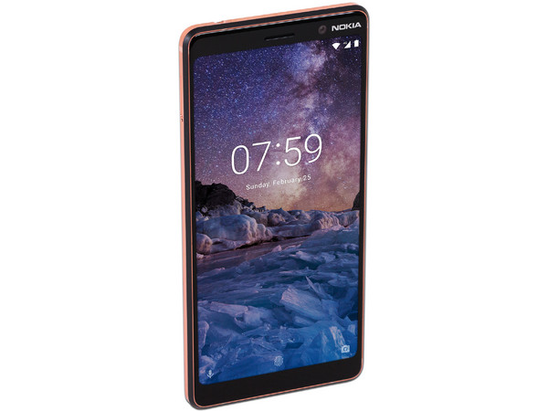 Smartphone Nokia 7 Plus: 
Procesador Snapdragon 660 (hasta 2.2 GHz), 
Memoria RAM de 4GB, Almacenamiento de 64GB 
(expandible con microSD), 
Pantalla de 6