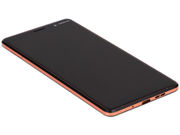 Smartphone Nokia 7 Plus: 
Procesador Snapdragon 660 (hasta 2.2 GHz), 
Memoria RAM de 4GB, Almacenamiento de 64GB 
(expandible con microSD), 
Pantalla de 6