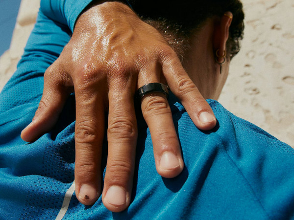 Smart Ring Oura Ring 4, 
Sensor de Frecuencia Cardíaca, 
Compatible con Android e iOS, 
Talla 13. 
Color Negro.