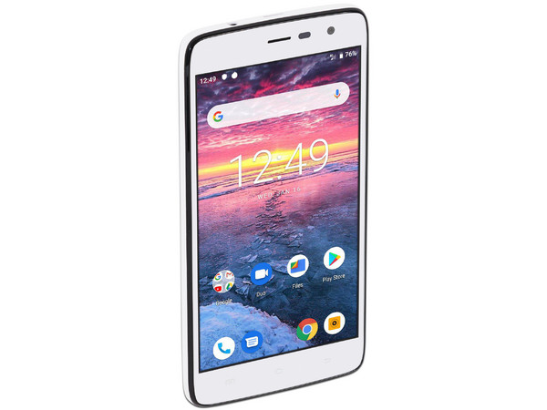 Smartphone RCA Q2:
Procesador Quad core (hasta 1.3 GHz),
Memoria RAM de 2GB, Almacenamiento de 16GB,
Pantalla LED Multi Touch de 5