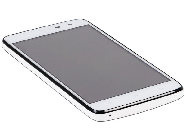 Smartphone RCA Q2:
Procesador Quad core (hasta 1.3 GHz),
Memoria RAM de 2GB, Almacenamiento de 16GB,
Pantalla LED Multi Touch de 5