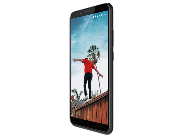 Smartphone ROKiT iO Pro 3D:
Procesador Mediatek MT6763 Octa Core (2.0 GHz),
Memoria RAM de 4GB, Almacenamiento de 64GB,
Pantalla LED Multi Touch de 5.99