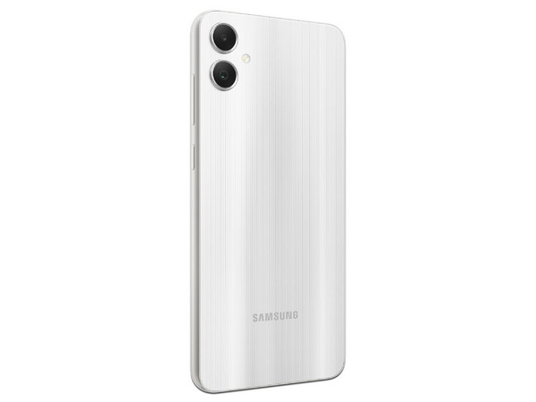 Smartphone Samsung Galaxy A05: 
Procesador Helio G85 (hasta 2.0 GHz),
Memoria RAM de 4GB, Almacenamiento de 64GB, 
Pantalla LED Multi Touch de 6.7