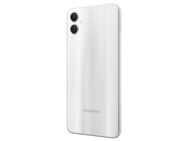 Smartphone Samsung Galaxy A05: 
Procesador Helio G85 (hasta 2.0 GHz),
Memoria RAM de 4GB, Almacenamiento de 64GB, 
Pantalla LED Multi Touch de 6.7
