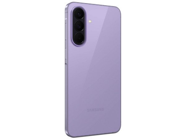 Smartphone Samsung Galaxy A57 5G:
Procesador Exynos 1680 (hasta 2.9 Ghz),
Memoria RAM de 8GB, Almacenamiento de 256GB,
Pantalla Super AMOLED+ de 6.7