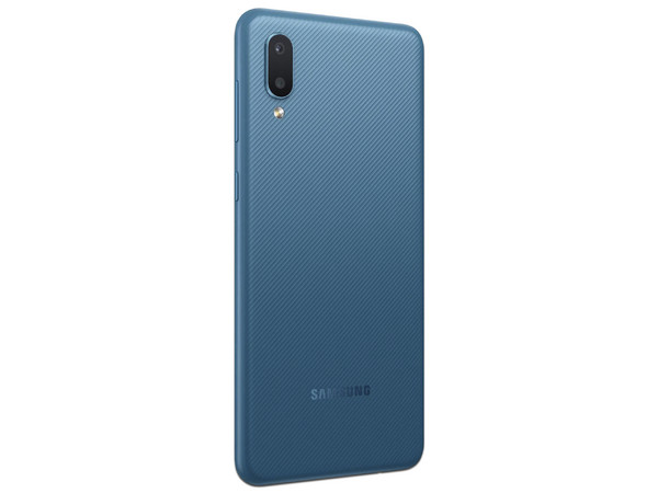 Smartphone Samsung Galaxy A02:
Procesador Quad core (hasta 1.50 GHz),
Memoria RAM de 3GB, Almacenamiento de 32GB,
Pantalla LED Multi Touch de 6.4