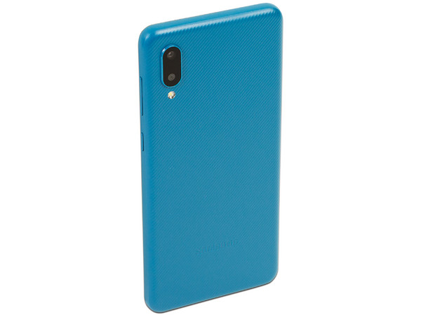 Smartphone Samsung Galaxy A02:
Procesador Quad core (hasta 1.5 GHz),
Memoria RAM de 2GB, Almacenamiento de 32GB,
Pantalla LED Multi Touch de 6.4