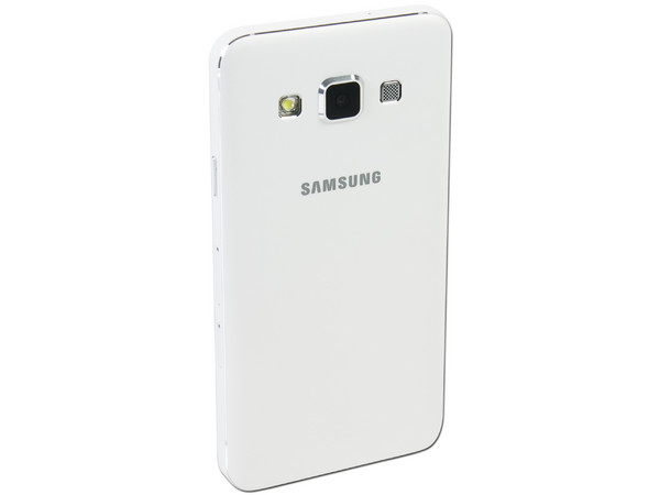 Smartphone Samsung Galaxy A3 con Pantalla Touch Super Amoled de 4.5
