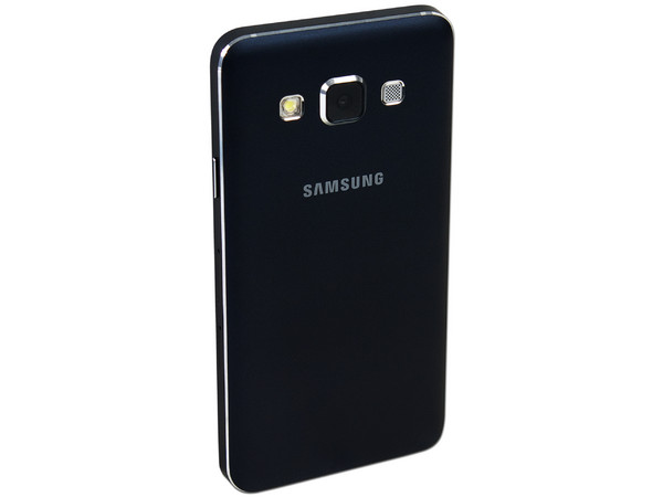 Smartphone Samsung Galaxy A3 con Pantalla Touch Super Amoled de 4.5