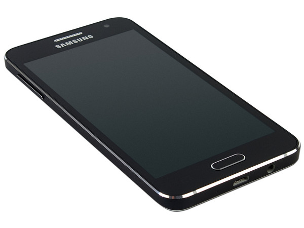 Smartphone Samsung Galaxy A3 con Pantalla Touch Super Amoled de 4.5