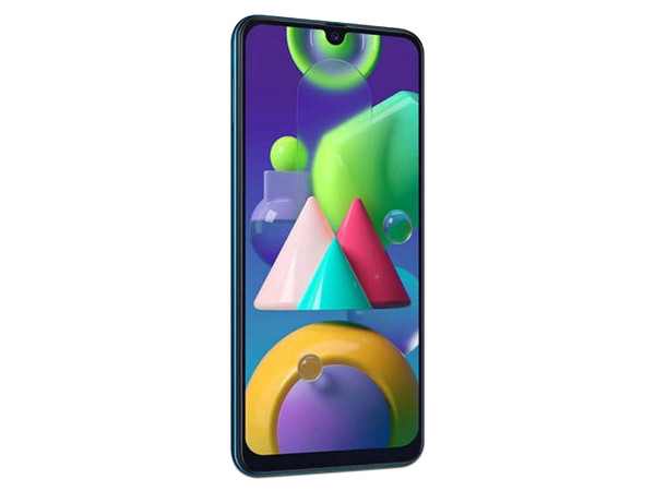 Smartphone Samsung Galaxy M21: 
Procesador Octa Core (2.3 GHz), 
Memoria RAM de 4GB, Almacenamiento de 64GB, 
Pantalla Super AMOLED de 6.2