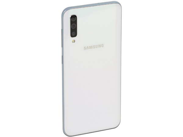 Smartphone Samsung Galaxy A50:
Procesador Octa Core (hasta 2.3GHz),
Memoria RAM de 4GB,
Almacenamiento de 64GB,
Pantalla Super AMOLED de 6.2