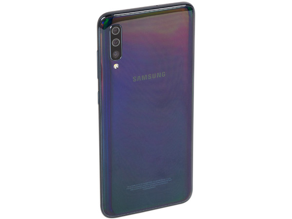 Smartphone Samsung Galaxy A70:
Procesador Snapdragon 675 Octa Core (2.0 GHz),
Memoria RAM de 6GB, 
Almacenamiento de 128GB,
Pantalla Super AMOLED de 6.5