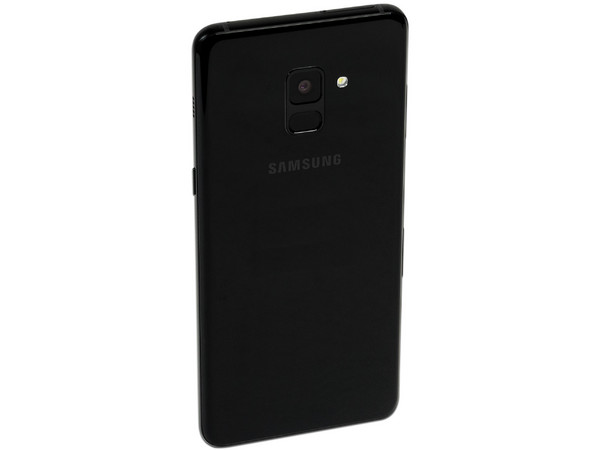 Smartphone Samsung Galaxy A8 Plus:
Procesador Octa Core (hasta 2.2GHz),
Memoria RAM de 4GB, Almacenamiento de 32GB (expandible con microSD),
Pantalla de 6