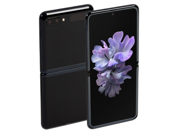 Smartphone Samsung Z Flip:
Procesador Octa Core (hasta 2.9 GHz),
Memoria RAM de 8GB, Almacenamiento de 256GB,
Pantalla LED Multi Touch de 6.7