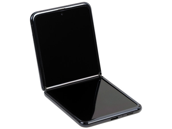 Smartphone Samsung Z Flip:
Procesador Octa Core (hasta 2.9 GHz),
Memoria RAM de 8GB, Almacenamiento de 256GB,
Pantalla LED Multi Touch de 6.7