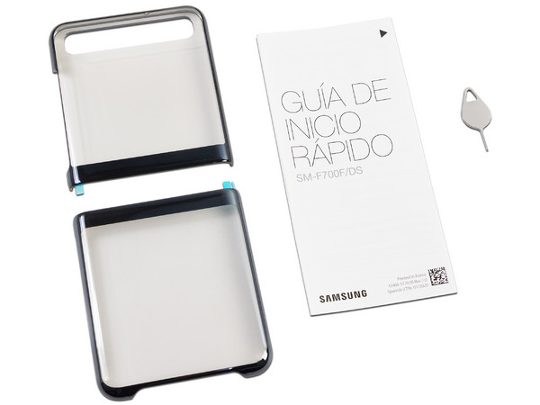 Smartphone Samsung Z Flip:
Procesador Octa Core (hasta 2.9 GHz),
Memoria RAM de 8GB, Almacenamiento de 256GB,
Pantalla LED Multi Touch de 6.7