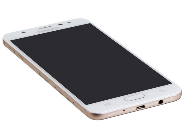 Smartphone Samsung Galaxy J7 Prime:
Procesador Octa Core (1.6 GHz),
RAM de 3GB, Almacenamiento de 16GB (expandible con microSD),
Pantalla LED  5.5