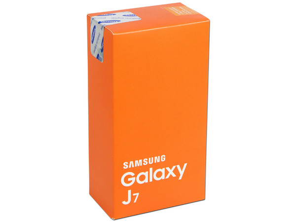 Smartphone Samsung Galaxy J7:
Procesador Octa Core (1.5 GHz),
Memoria RAM de 1.5GB, Almacenamiento de 16GB (expandible con microSD),
Pantalla 5.5