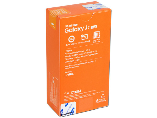 Smartphone Samsung Galaxy J7:
Procesador Octa Core (1.5 GHz),
Memoria RAM de 1.5GB, Almacenamiento de 16GB (expandible con microSD),
Pantalla 5.5