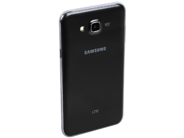 Smartphone Samsung Galaxy J7:
Procesador Octa Core (1.5 GHz),
Memoria RAM de 1.5GB, Almacenamiento de 16GB (expandible con microSD),
Pantalla 5.5