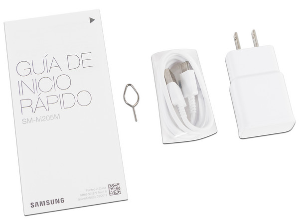 Smartphone Samsung M20:
Procesador Octa Core (1.8 GHz),
Memoria RAM de 3GB, Almacenamiento de 32GB
(expandible con microSD), 
Pantalla 6.3