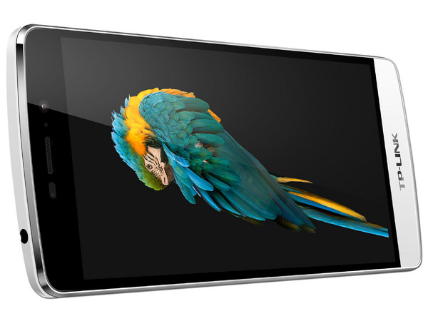Smartphone TP-LINK Neffos C5 Max:
Procesador Mediatek Octa Core (1.3 GHz),
Memoria RAM de 2GB, Almacenamiento de 16GB (expandible con microSD),
Pantalla 5.5