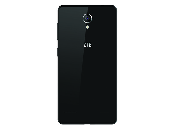 Smartphone ZTE Blade A521:
Procesador Snapdragon 210 Quad Core (1.1 GHz),
Memoria RAM de 1GB, Almacenamiento de 8GB
(expandible con microSD),
Pantalla de 5