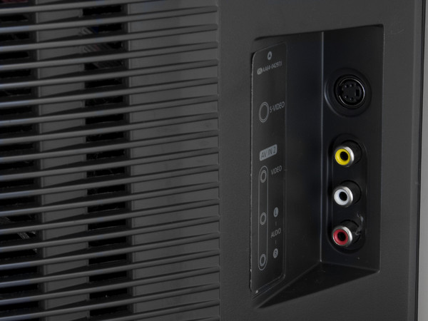 Televisor convencional Samsung Ultra SlimFit de 29