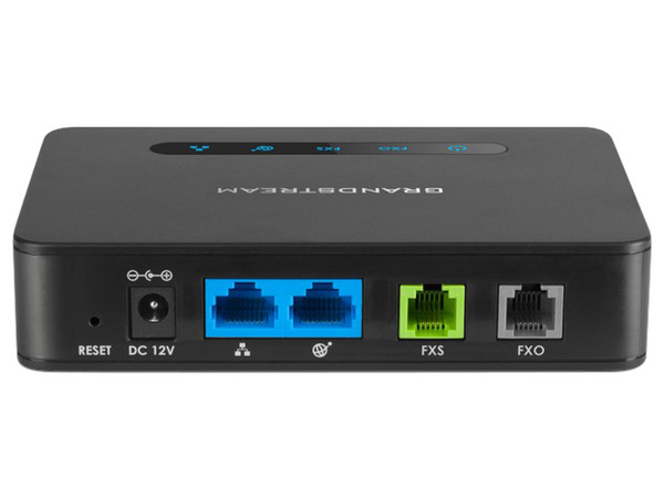 Adaptador de teléfono analógico (ATA) Grandstream HT813 Híbrido, con puertos FXS y FXO.