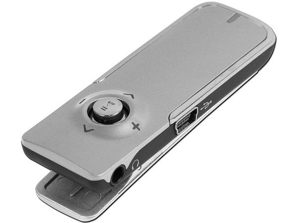 Reproductor MP3 Coby Clip de 2GB. Color Plata