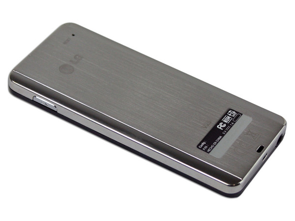 MP4 LG Reproductor de MP3, Radio FM, Fotos, Videoclips y Grabador de Voz. 4GB, Color Negro