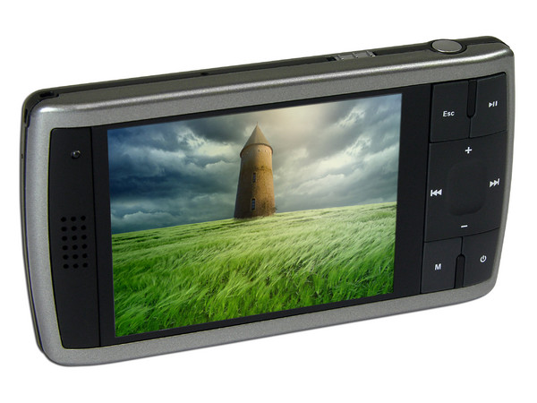 MP4 Player Pantalla 2.8'' de 2GB Reproductor de MP3, Radio FM, Fotos, Videos, Grabador de Voz. Toma Fotos de 1.3MP y Video. Salida a TV (Soporta Memorias MicroSD de hasta 2GB)