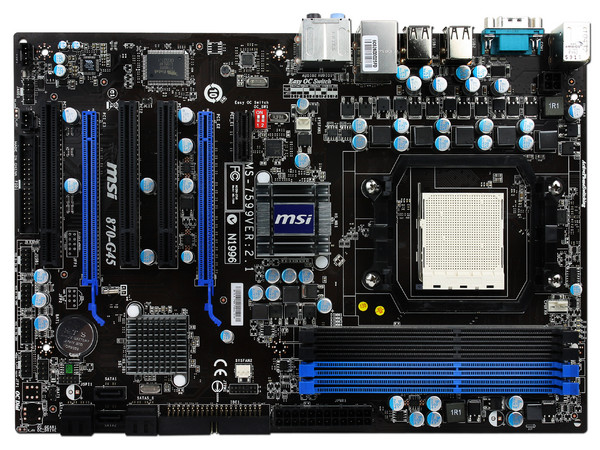 T. Madre MSI 870-G45, ChipSet AMD 770,
Soporta: Phenom II X4 de Socket AM3,
Integrado: Audio HD, Red Gigabit,
Memoria: DDR3 1600 (O.C.)1333/1066MHz,
Diseño ATX, Ptos: 2xPCIEX16, 1xPCIEX1, 3xPCI