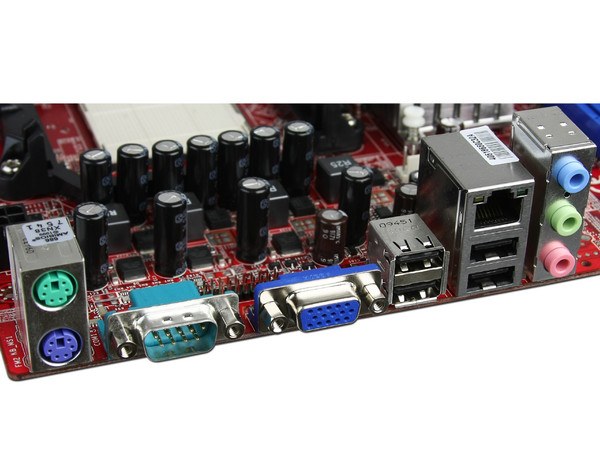 T. Madre MSI K9N6PGM2-V2, ChipSet MCP61P,
Soporta: Phenom II X3 y X4 Soporta AM2+ y AM3,
Integrado: Video NVIDIA 6150SE, AudioHD, Red,
Memoria: DDR2 667/800MHz,
Diseño mATX, Ptos: 1xPCIEX16, 1xPCIEx1, 2xPCI