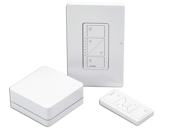 Kit de Sistema de Control de Iluminacion Lutron Hub, Controlador, Atenuador, Control remoto y Tapa.