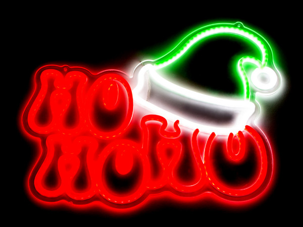 Neón Ho Ho Ho, Luces LED Decorativas (42×32 cm).
Inspirado en la magia de Santa Claus. Su luz brillante y colorida aporta diversión y personalidad, creando un ambiente navideño acogedor y sumamente atractivo.