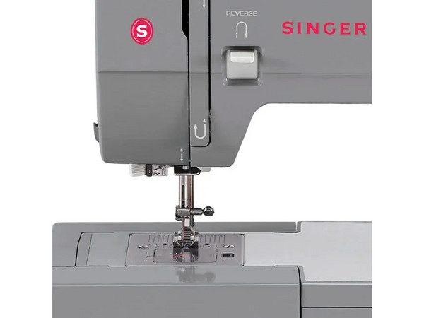 Maquina de Coser Singer HEAVY DUTY, 110 aplicaciones de puntada. Color Gris.
