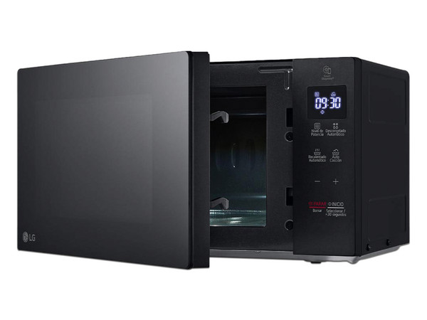 Horno de Microondas LG NeoChef de 0.7 Pies, 700W, Color Negro.