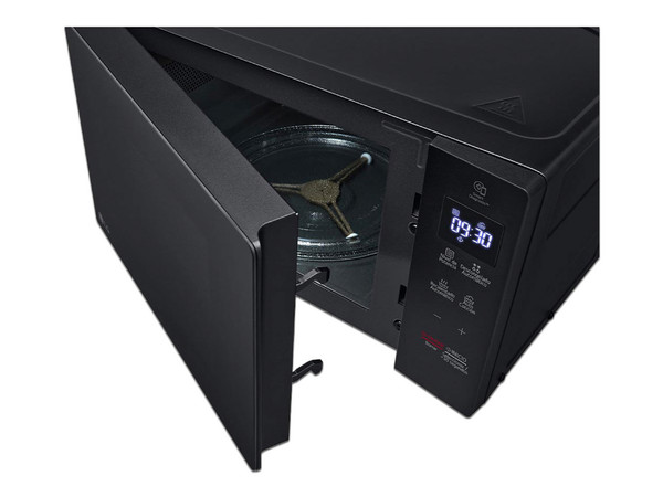 Horno de Microondas LG NeoChef de 0.7 Pies, 700W, Color Negro.
