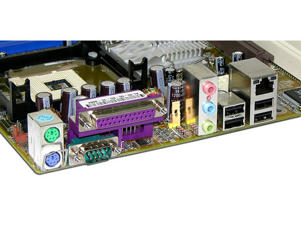 T. Madre Abit IS7-E2, ChipSet Intel 865PE + ICH5,
Soporta: Pentium 4, Socket 478, 800/533/400MHz,
Integrado: Audio 6 Canales , Red 10/100, SATA 150,
Memoria: 2xBancos DDR400, 2GB Max,
Diseño: ATX, Ptos: 1 x AGP 8X, 5 x PCI, 4x USB 2.