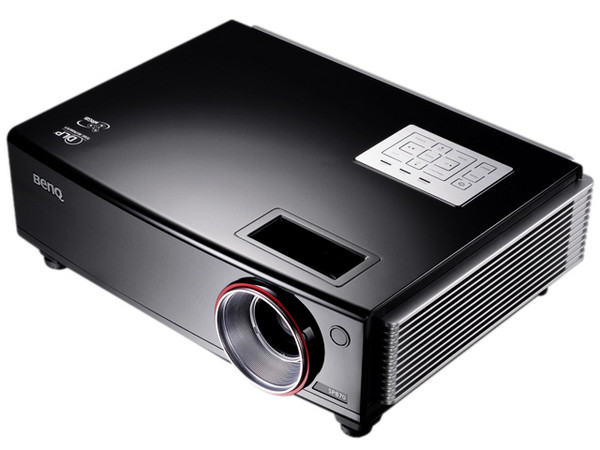 Proyector BenQ SP870, Resolución de 1024 x 768, Contraste 2000:1 y 5000 ANSI lúmenes.