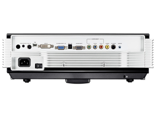 Proyector BenQ SP870, Resolución de 1024 x 768, Contraste 2000:1 y 5000 ANSI lúmenes.