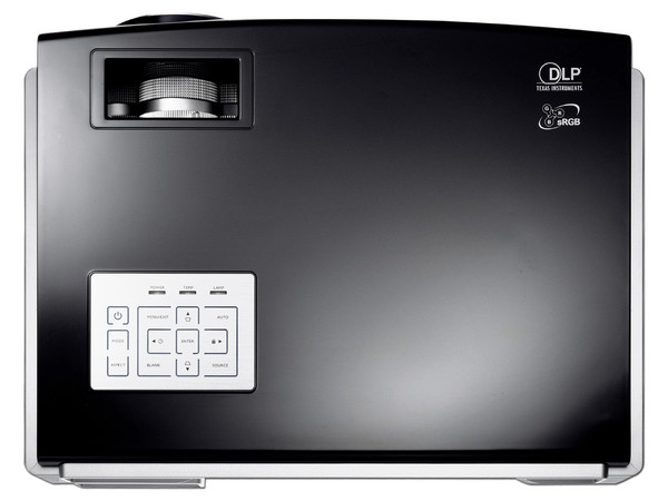 Proyector BenQ SP870, Resolución de 1024 x 768, Contraste 2000:1 y 5000 ANSI lúmenes.