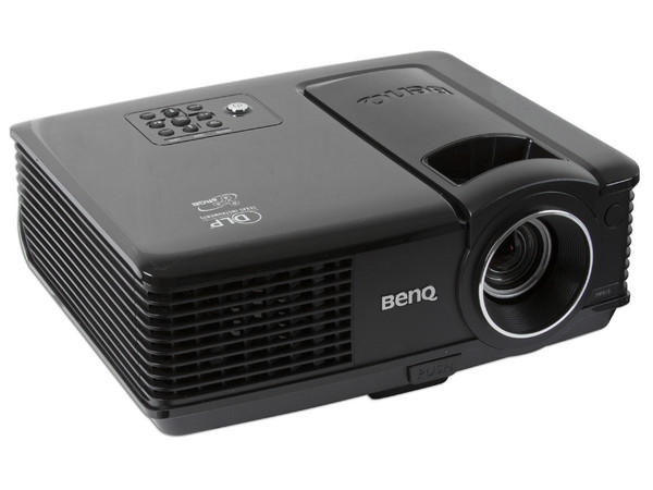 Proyector BenQ MP515, Resolución de 800 x 600 y 2500 lúmenes.