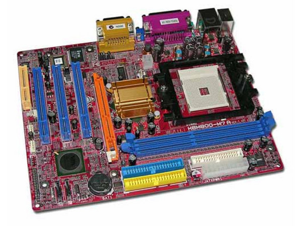T. Madre Biostar K8M80-M7A, ChipSet VIA K8M800,
Soporta: AMD Athlon 64 / Sempron, Socket 754,
Integrado: Video, Audio Realtek, Red,
Memoria: DDR PC3200, 2Bancos, 2GB Max,
Diseño: MicroATX, Ptos: 1x AGP 8X,  3x PCI, 1x CNR