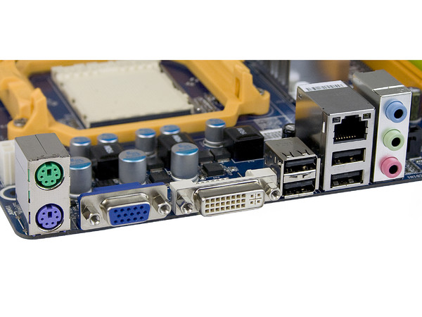 T. Madre Biostar TA780G M2+, ChipSet AMD 780G,
Soporta: Phenom, Athlon 64 X2, Socket AM2+,
Integrado: Video ATI Radeon HD3200, Audio HD, Red, 
Memoria: 4x DDR2 1066Mhz, Max. 16GB,
Diseño mATX, Ptos: 1xPCIE X16, 1xPCI-E X1, 2xPCI