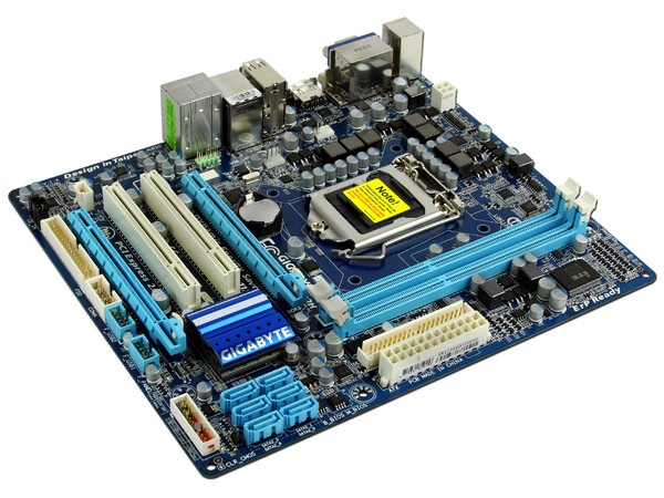 T. Madre Gigabyte GA-H55M-D2H, ChipSet Intel H55 Exp.,
Soporta: Core i7, Core i5 y Core i3 de Socket 1156,
Memoria: DDR3 2200+/1800/1600MHz, 16GB Max,
mATX, Ptos: 2xPCEx16, 2xPCI